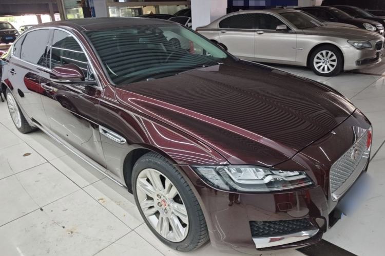 Used Jaguar XFL 2017 XFL 3.0 SC 340 PS Premium Edition Front Right 45 Deg
