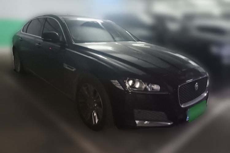 Used Jaguar XFL 2017 XFL 2.0T 240PS Luxury Edition Front Right 45 Deg