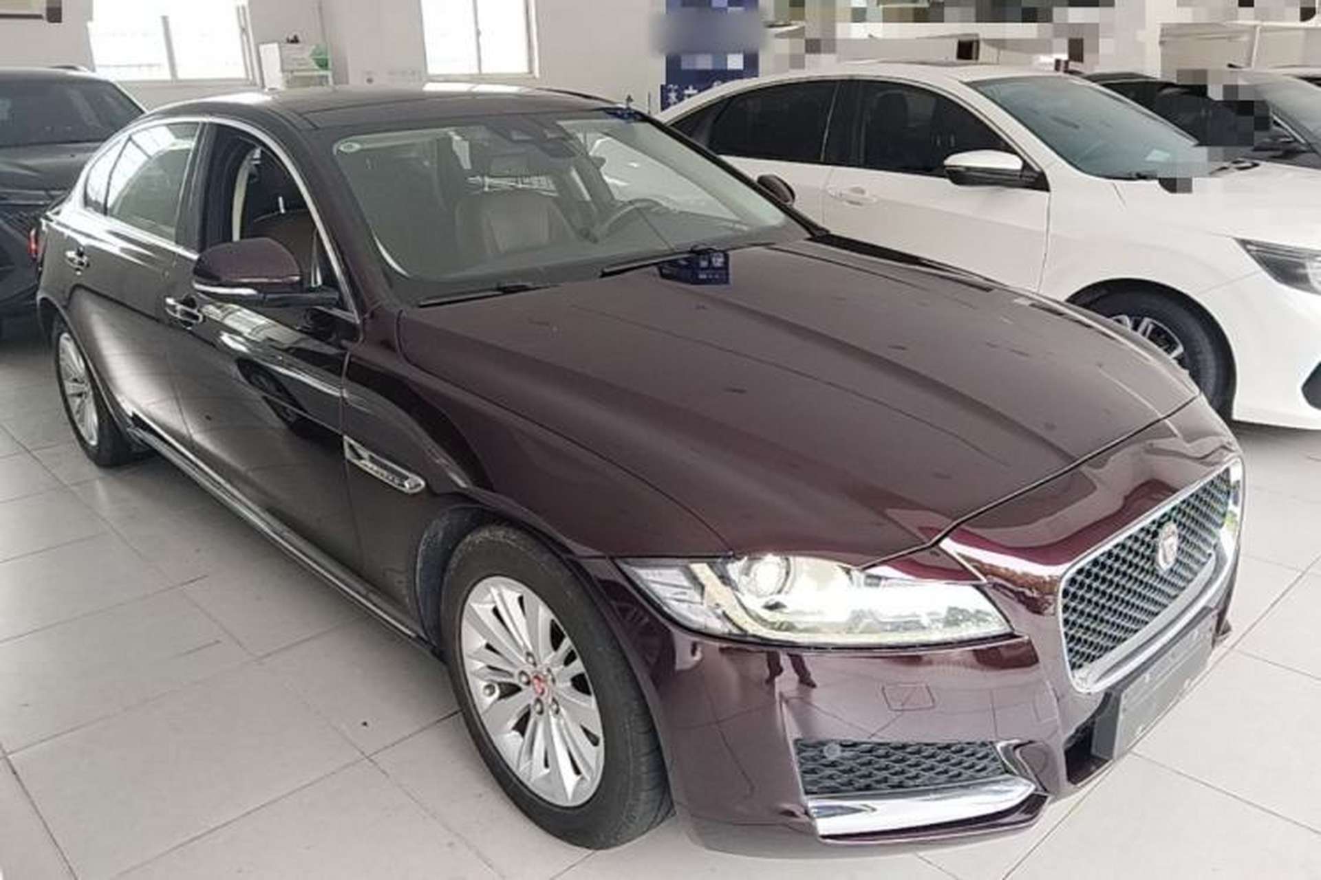 Used Jaguar XFL 2017 XFL 2.0T 240PS Luxury Edition Front Right 45 Deg