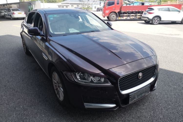 Used Jaguar XFL 2017 XFL 2.0T 200PS Luxury Edition Front Right 45 Deg