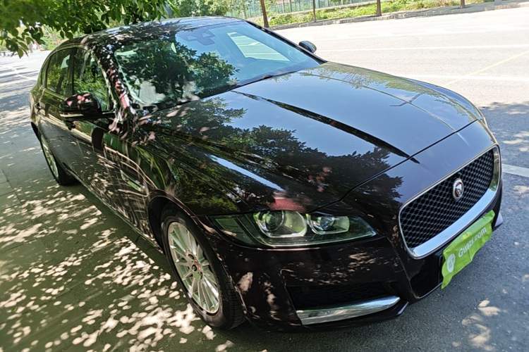 Used Jaguar XFL 2017 XFL 2.0T 200PS Windflower Edition Front Right 45 Deg