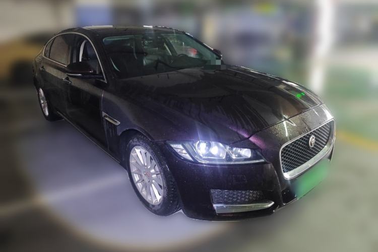 Used Jaguar XFL 2017 XFL 2.0T 200PS Luxury Edition Front Right 45 Deg