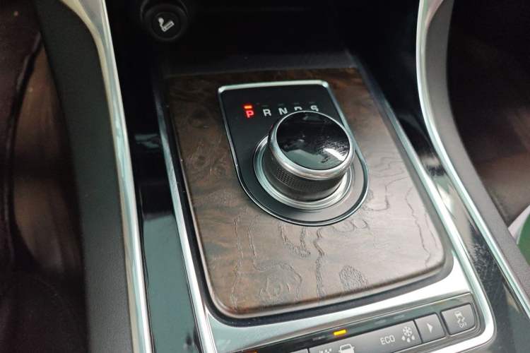 Used Jaguar XFL 2017 XFL 2.0T 240PS Premium Edition Gear Lever
