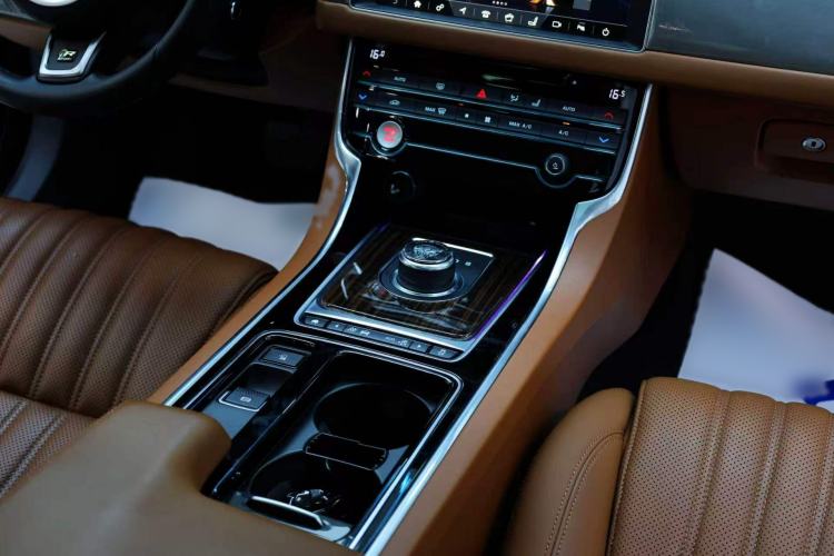 Used Jaguar XFL 2017 XFL 2.0T 240PS Luxury Edition Gear Lever