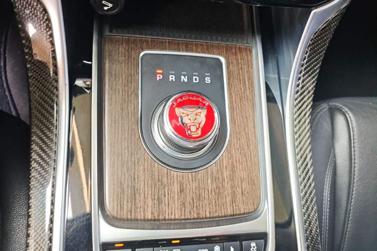 Used Jaguar XFL 2017 XFL 2.0T 200PS Elite Edition Gear Lever