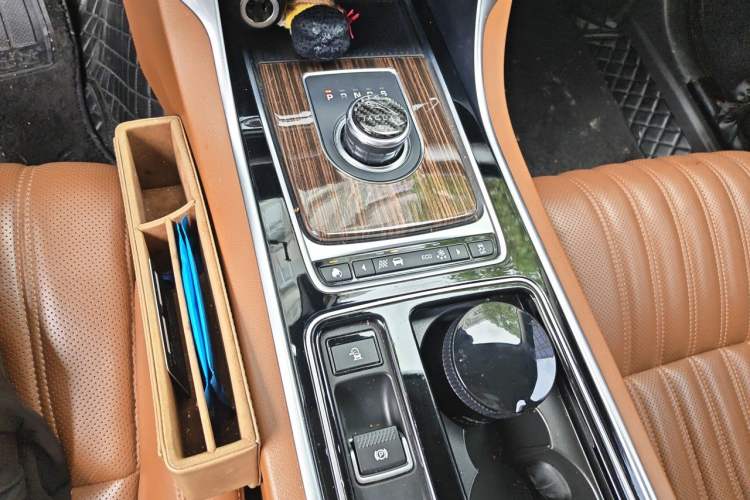 Used Jaguar XFL 2017 XFL 3.0 SC 340 PS Luxury Edition Gear Lever