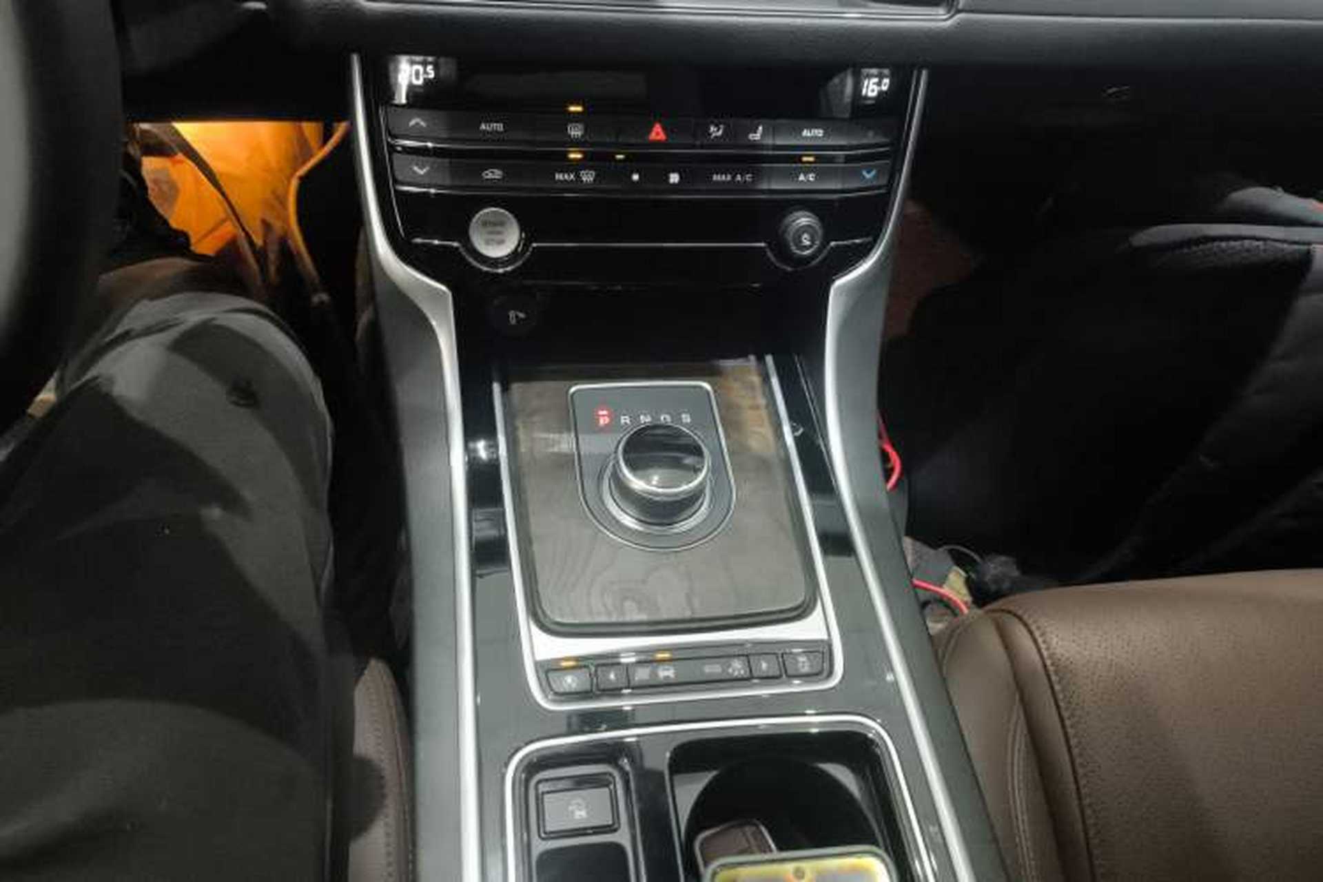 Used Jaguar XFL 2017 XFL 2.0T 200PS Luxury Edition Gear Lever