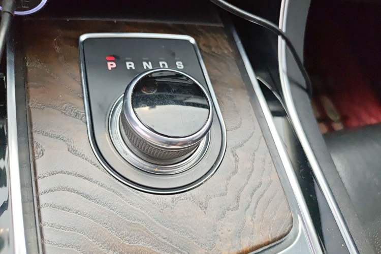Used Jaguar XFL 2017 XFL 2.0T 200PS Luxury Edition Gear Lever