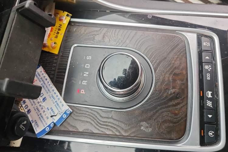 Used Jaguar XFL 2017 XFL 2.0T 200PS Luxury Edition Gear Lever
