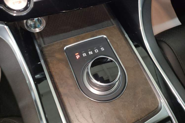 Used Jaguar XFL 2017 XFL 2.0T 240PS Luxury Edition Gear Lever