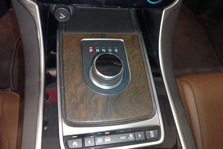 Used Jaguar XFL 2017 XFL 2.0T 240PS Luxury Edition Gear Lever