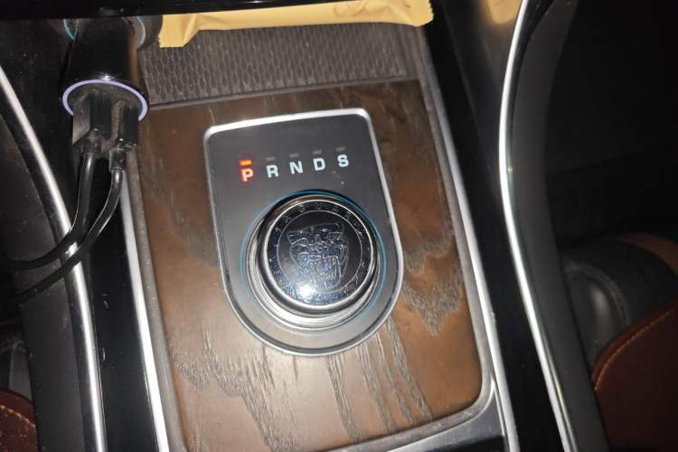 Used Jaguar XFL 2017 XFL 2.0T 200PS Luxury Edition Gear Lever