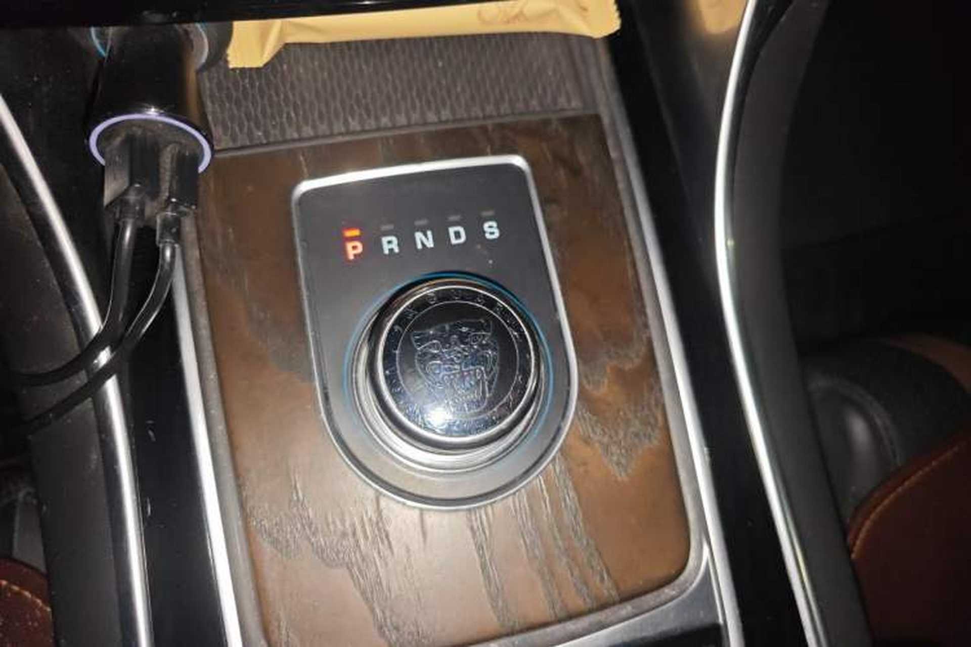 Used Jaguar XFL 2017 XFL 2.0T 200PS Luxury Edition Gear Lever