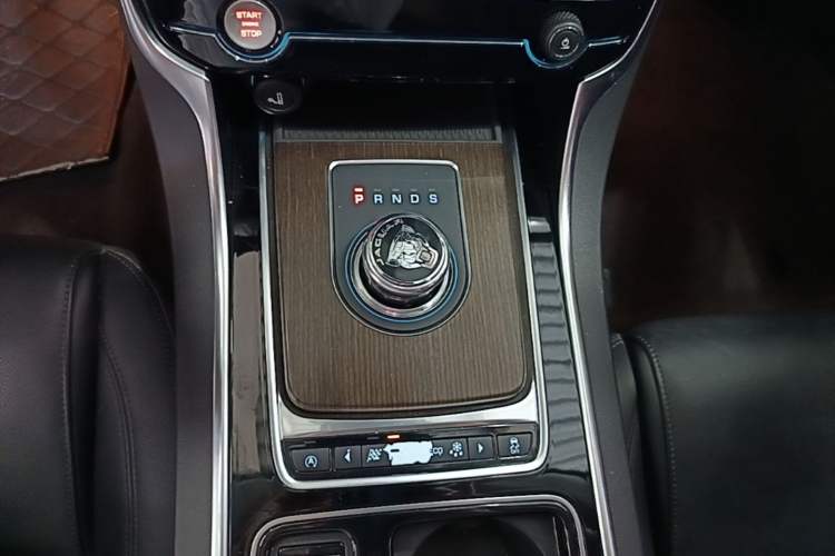 Used Jaguar XFL 2017 XFL 2.0T 200PS Elite Edition Gear Lever