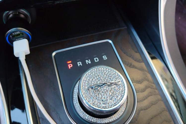 Used Jaguar XFL 2017 XFL 2.0T 240PS Luxury Edition Gear Lever