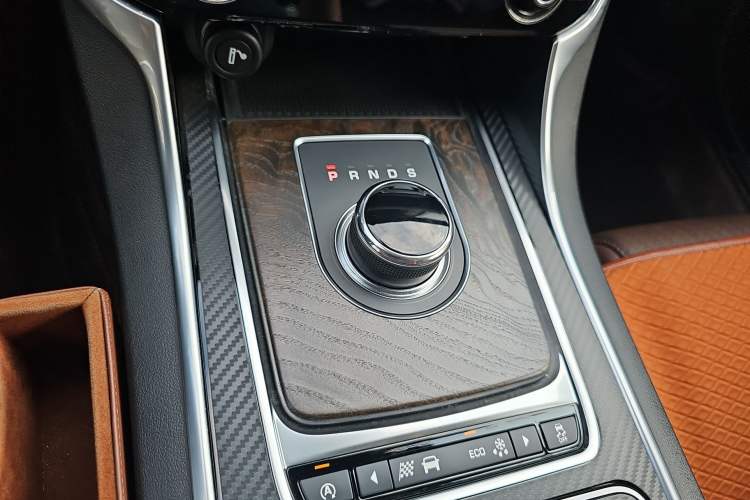 Used Jaguar XFL 2017 XFL 2.0T 240PS Luxury Edition Gear Lever