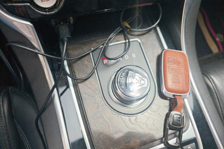 Used Jaguar XFL 2017 XFL 2.0T 240PS Luxury Edition Gear Lever