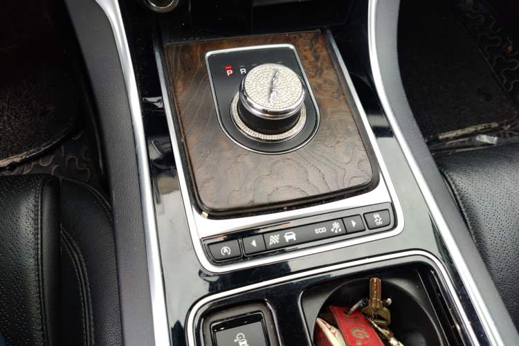 Used Jaguar XFL 2017 XFL 2.0T 240PS Luxury Edition Gear Lever
