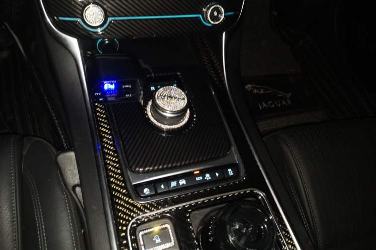 Used Jaguar XFL 2017 XFL 2.0T 200PS Luxury Edition Gear Lever