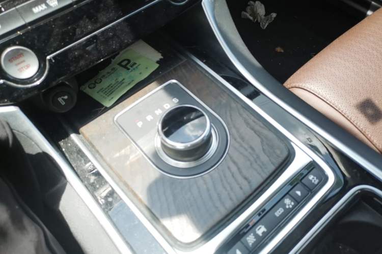 Used Jaguar XFL 2017 XFL 2.0T 200PS Luxury Edition Gear Lever