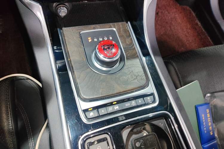 Used Jaguar XFL 2017 XFL 2.0T 240PS Luxury Edition Gear Lever