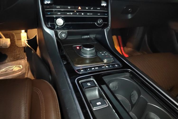 Used Jaguar XFL 2017 XFL 2.0T 200PS Luxury Edition Gear Lever