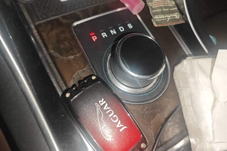 Used Jaguar XFL 2017 XFL 2.0T 240PS Luxury Edition Gear Lever