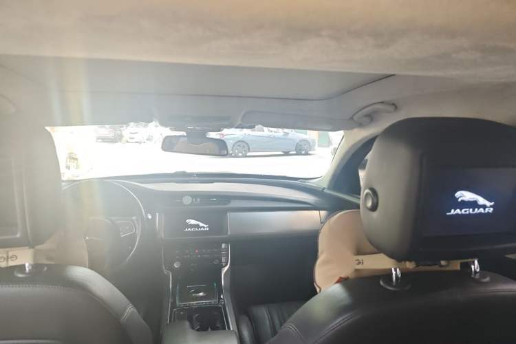 Used Jaguar XFL 2017 XFL 3.0 SC 340 PS Luxury Edition Headliner