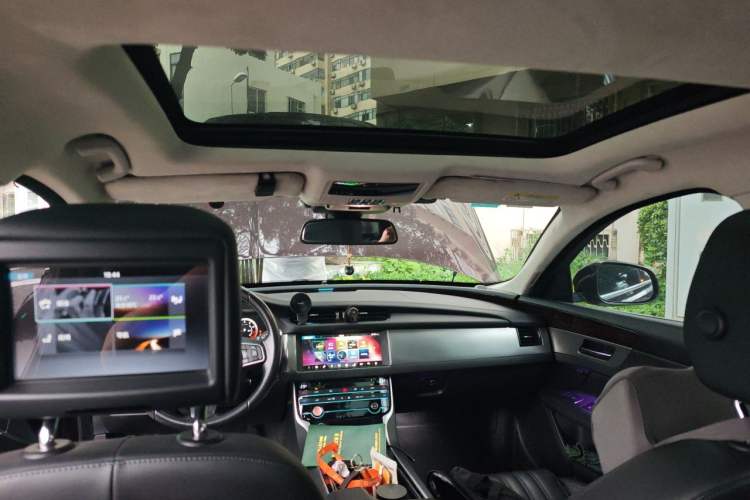 Used Jaguar XFL 2017 XFL 3.0 SC 340 PS Luxury Edition Headliner
