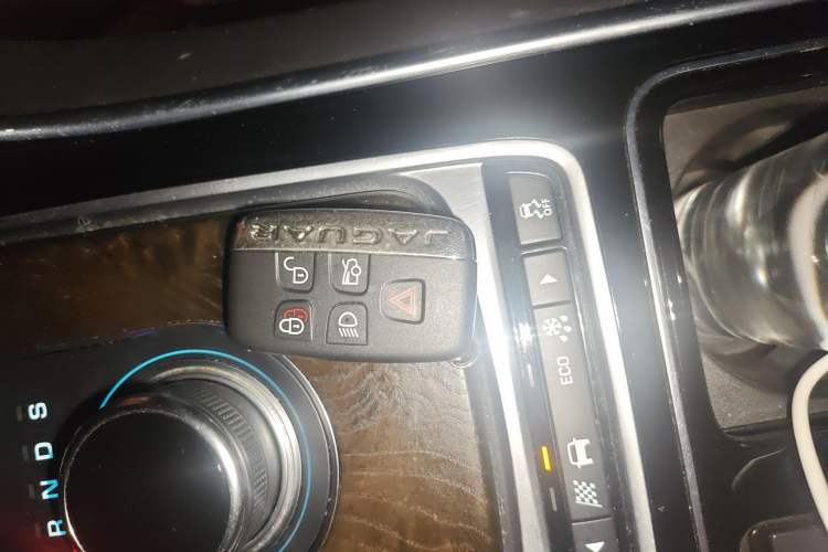 Used Jaguar XFL 2017 XFL 2.0T 200PS Luxury Edition Interior 1