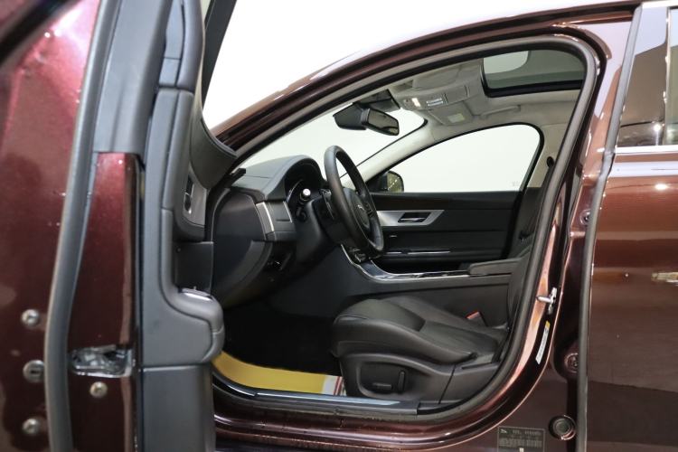 Used Jaguar XFL 2017 XFL 2.0T 240PS Luxury Edition Interior 1