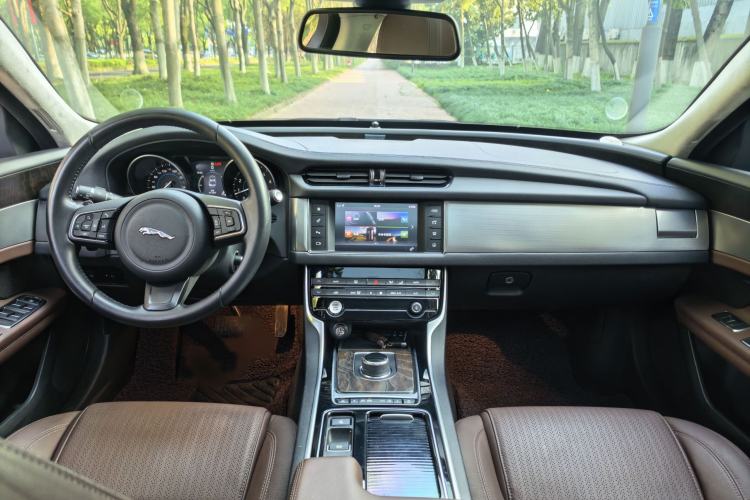 Used Jaguar XFL 2017 XFL 2.0T 240PS Luxury Edition Interior 1