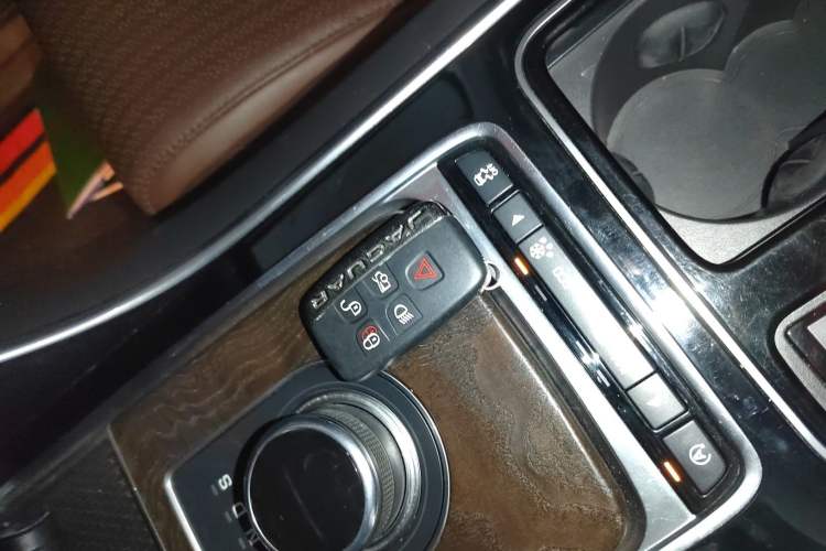Used Jaguar XFL 2017 XFL 2.0T 200PS Luxury Edition Interior 1