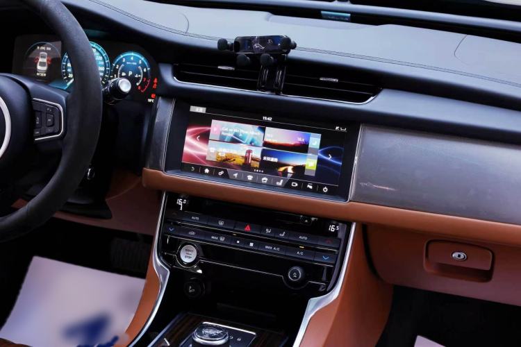 Used Jaguar XFL 2017 XFL 2.0T 240PS Luxury Edition Interior 14