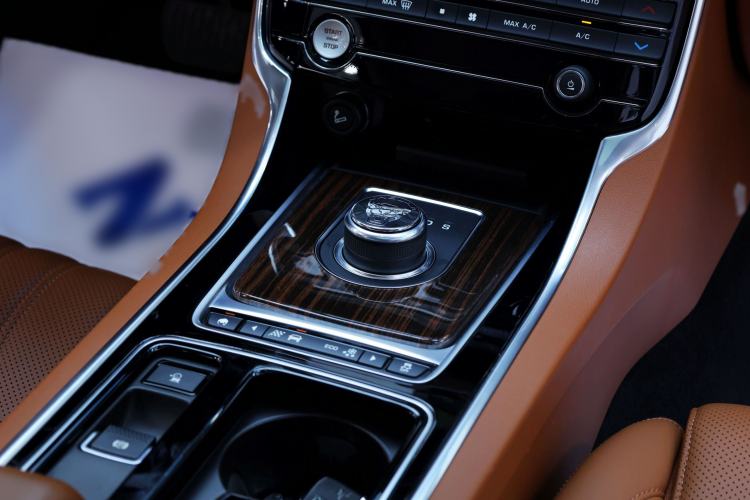 Used Jaguar XFL 2017 XFL 2.0T 240PS Luxury Edition Interior 15