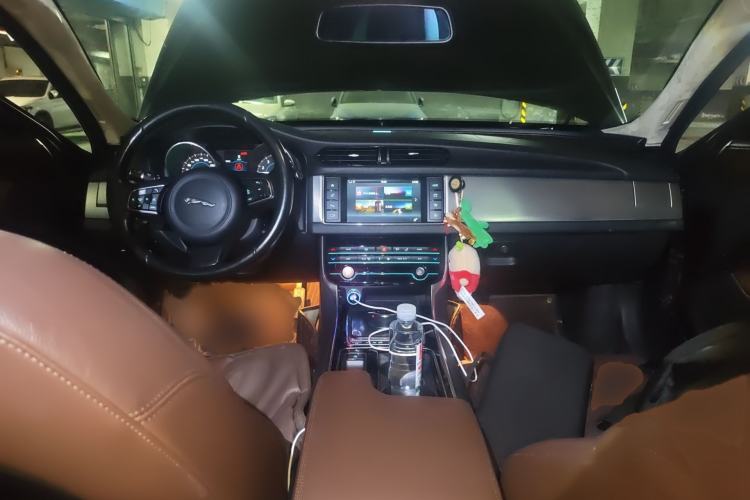 Used Jaguar XFL 2017 XFL 2.0T 200PS Luxury Edition Interior 2