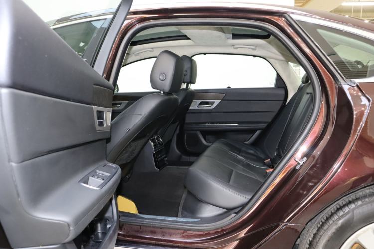 Used Jaguar XFL 2017 XFL 2.0T 240PS Luxury Edition Interior 2