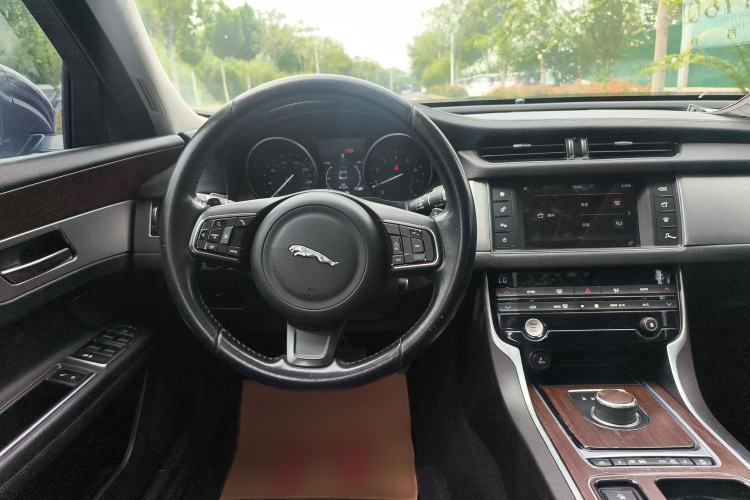 Used Jaguar XFL 2017 XFL 2.0T 200PS Windflower Edition Interior 2