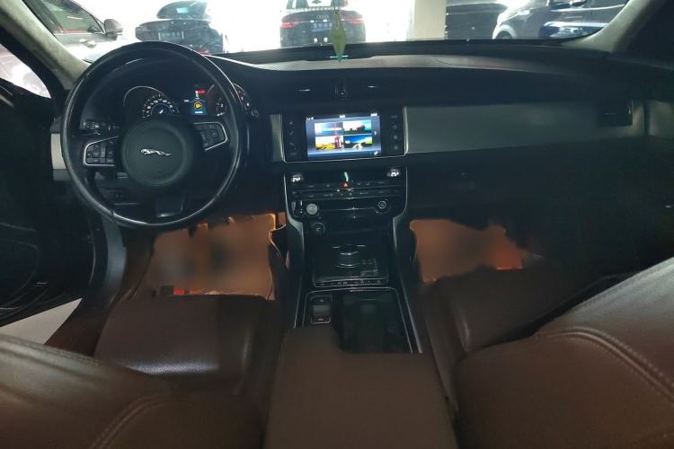 Used Jaguar XFL 2017 XFL 2.0T 200PS Luxury Edition Interior 2