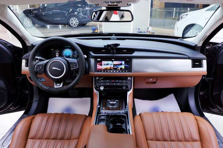 Used Jaguar XFL 2017 XFL 2.0T 240PS Luxury Edition Interior 3