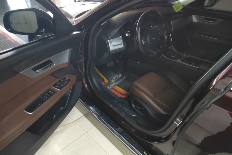 Used Jaguar XFL 2017 XFL 2.0T 200PS Luxury Edition Interior 3
