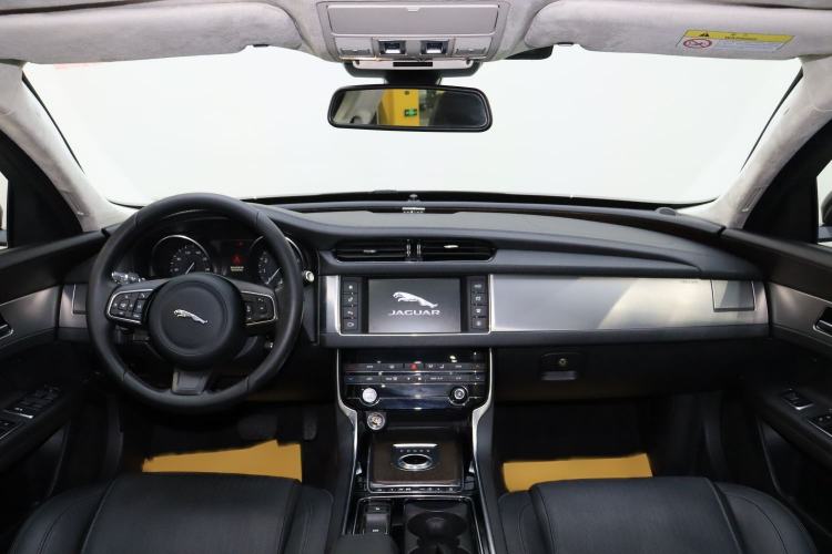 Used Jaguar XFL 2017 XFL 2.0T 240PS Luxury Edition Interior 4