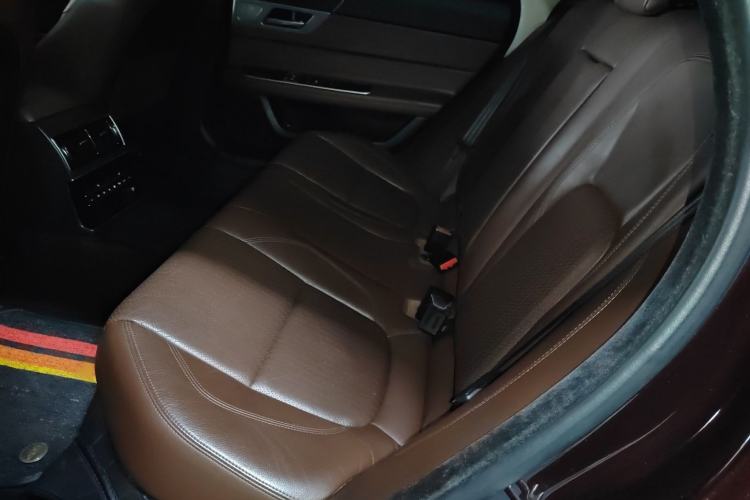 Used Jaguar XFL 2017 XFL 2.0T 200PS Luxury Edition Interior 4