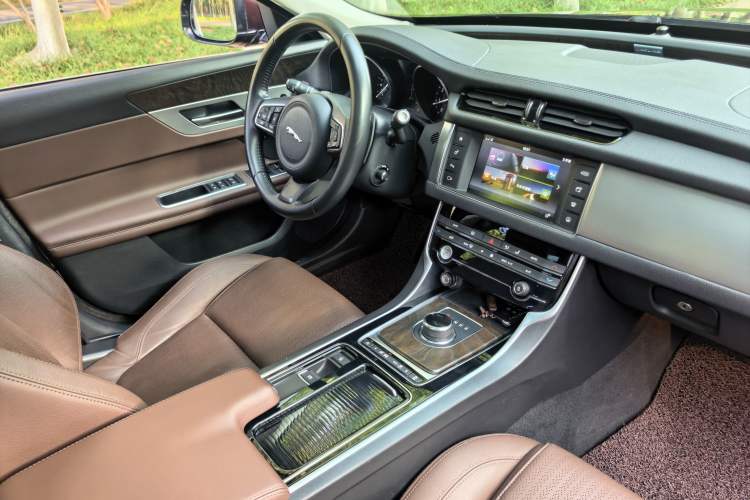 Used Jaguar XFL 2017 XFL 2.0T 240PS Luxury Edition Interior 6