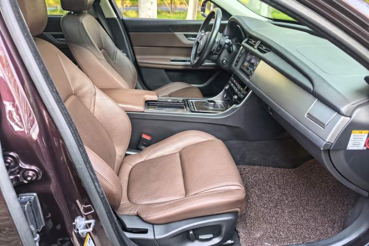 Used Jaguar XFL 2017 XFL 2.0T 240PS Luxury Edition Interior 7