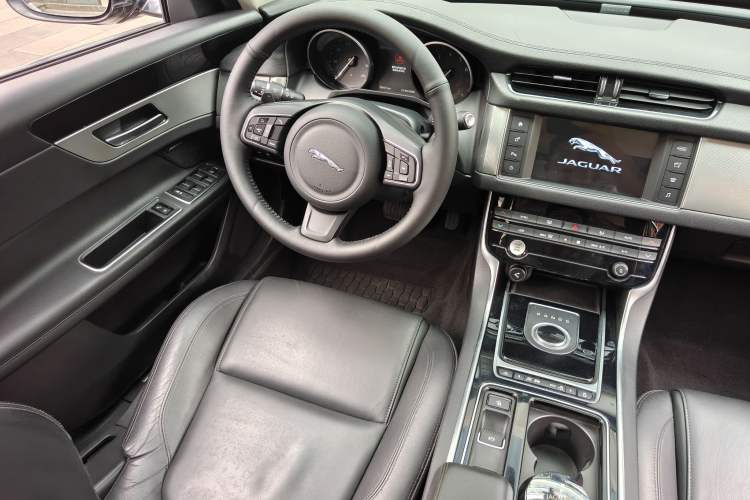 Used Jaguar XFL 2017 XFL 2.0T 200PS Windflower Edition Interior 7