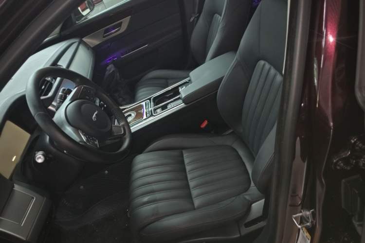 Used Jaguar XFL 2017 XFL 3.0 SC 340 PS Premium Edition Left Front Seat