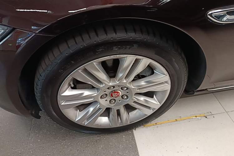 Used Jaguar XFL 2017 XFL 3.0 SC 340 PS Premium Edition Left Front Wheel Hub