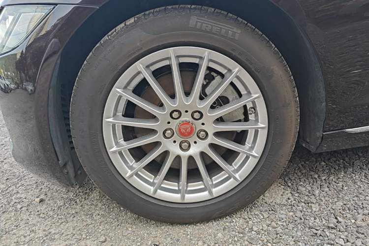 Used Jaguar XFL 2017 XFL 2.0T 200PS Luxury Edition Left Front Wheel Hub