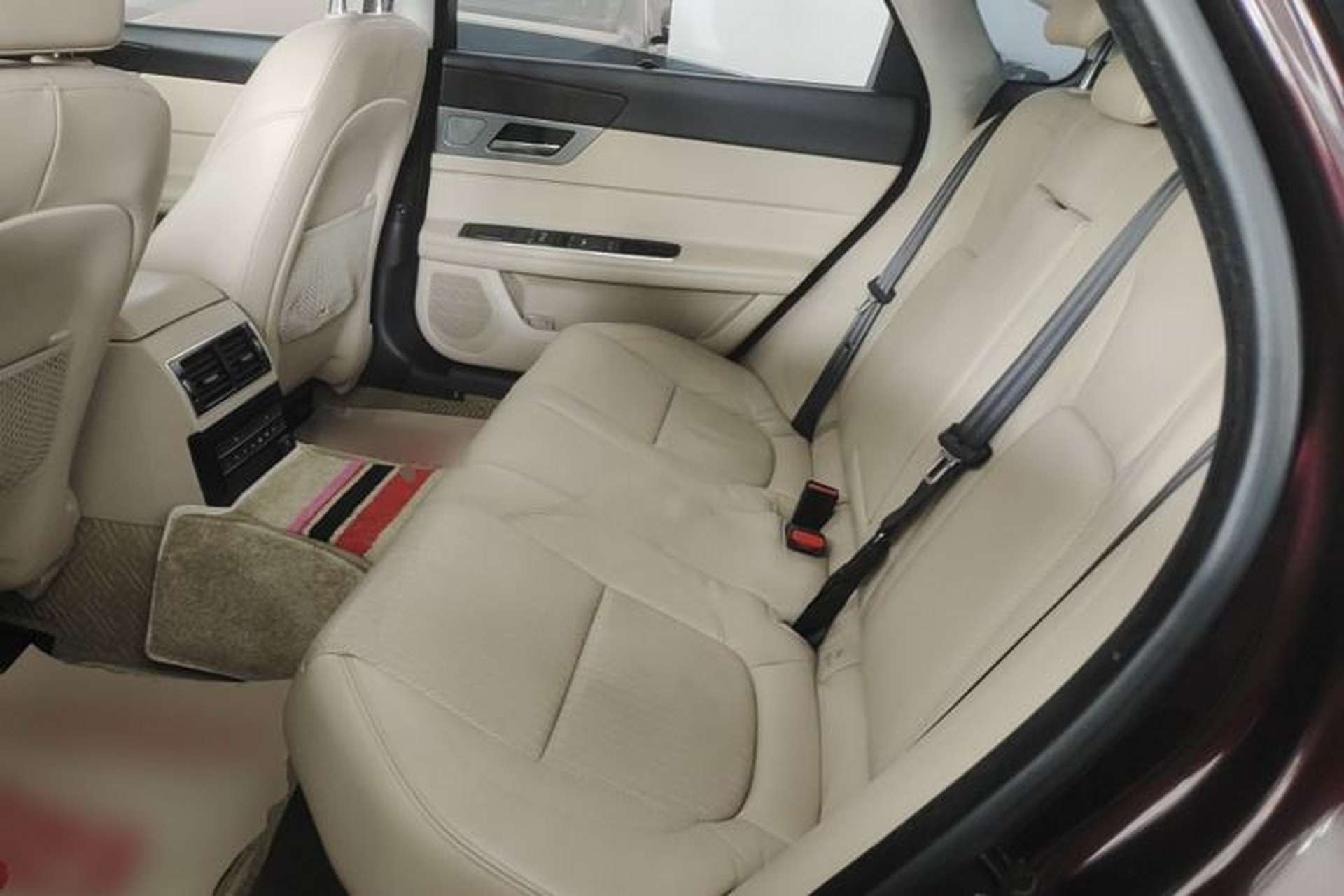 Used Jaguar XFL 2017 XFL 2.0T 200PS Luxury Edition Left Rear Seat